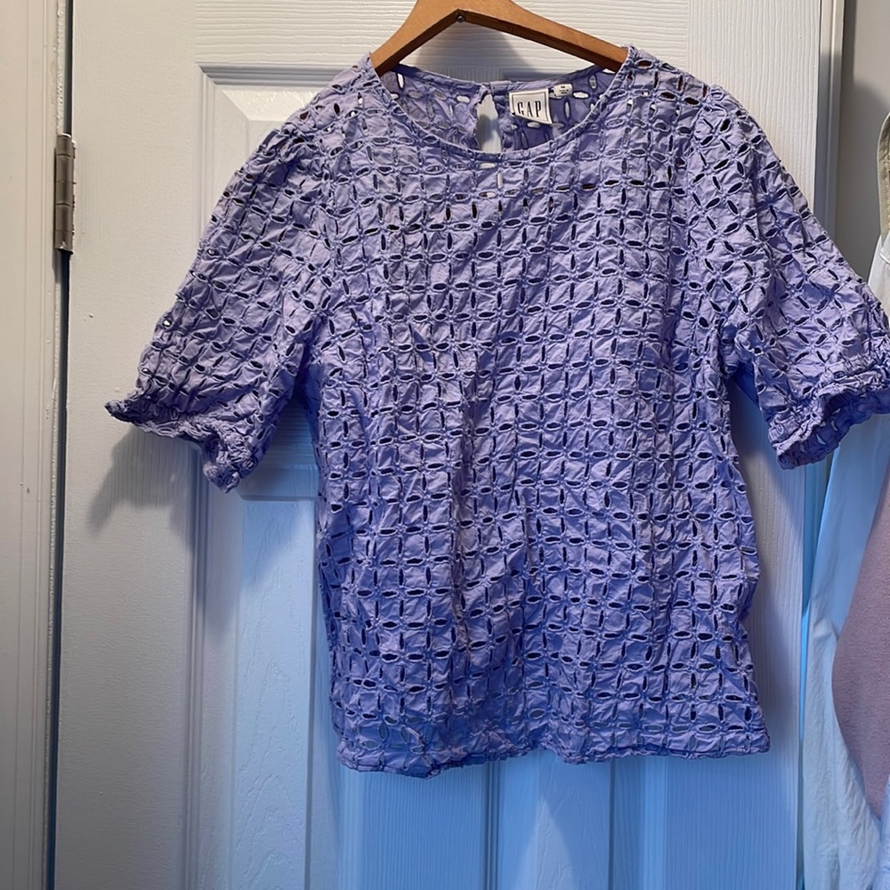 GAP Size Medium Lilac purple blouse